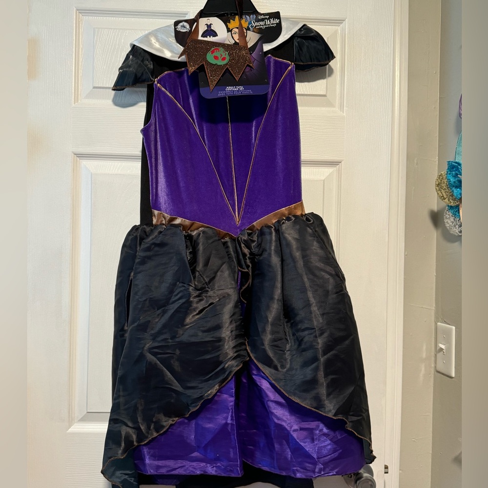 Disney Store Evil Queen Costume Snow White Wicked Adult Size Medium (8/1…